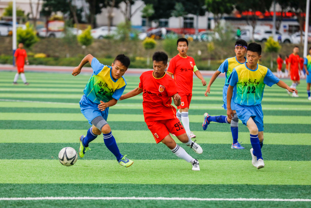 足球看台上的感人时刻,足球场上的感动瞬间文章