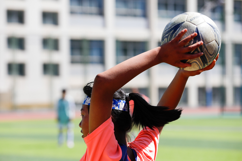 足球看台上的感人时刻,足球场上的感动瞬间文章