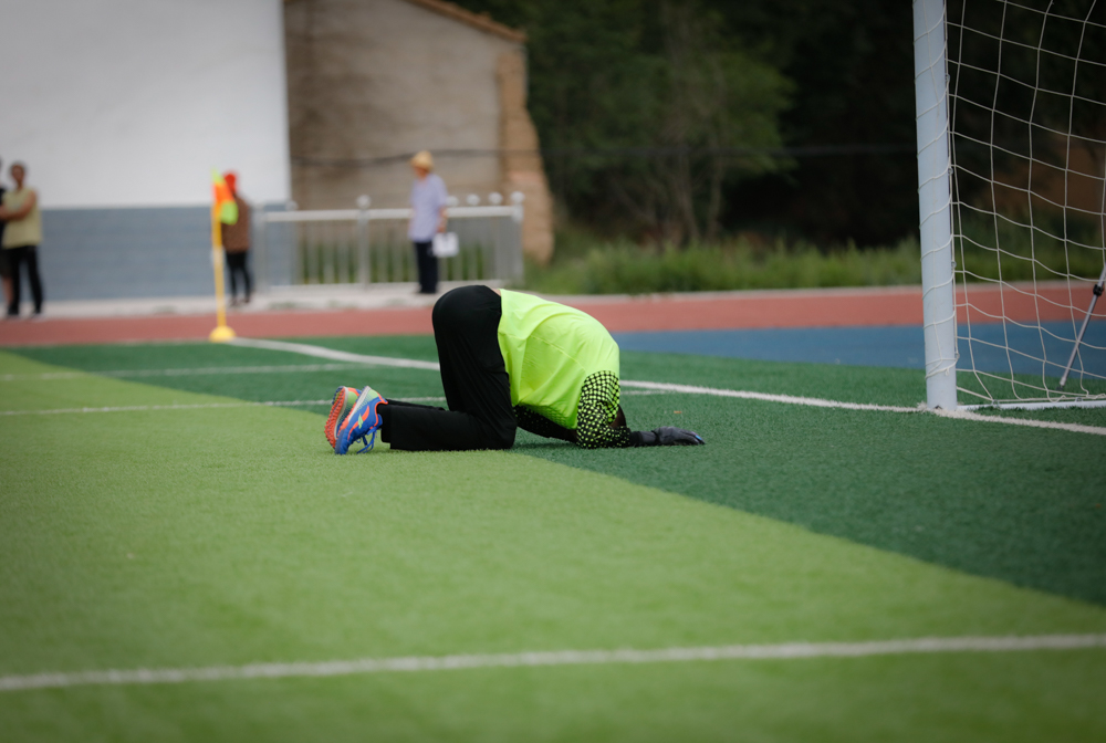 足球看台上的感人时刻,足球场上的感动瞬间文章