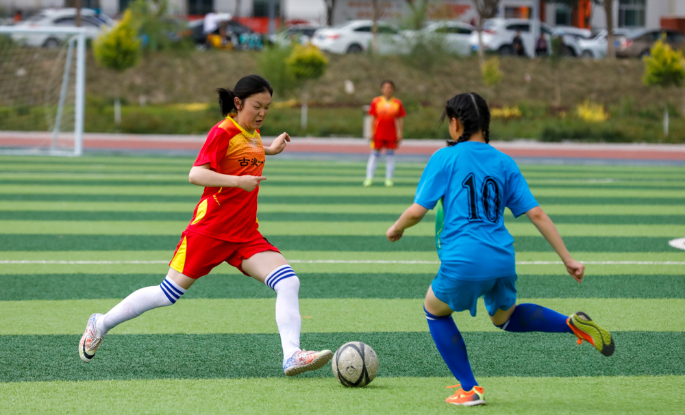 足球看台上的感人时刻,足球场上的感动瞬间文章
