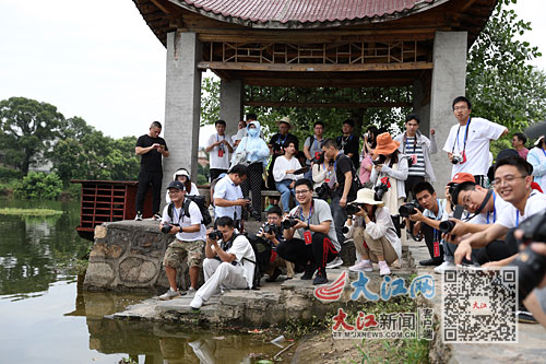 江报直播室：全能摄影记者是怎样炼成的？