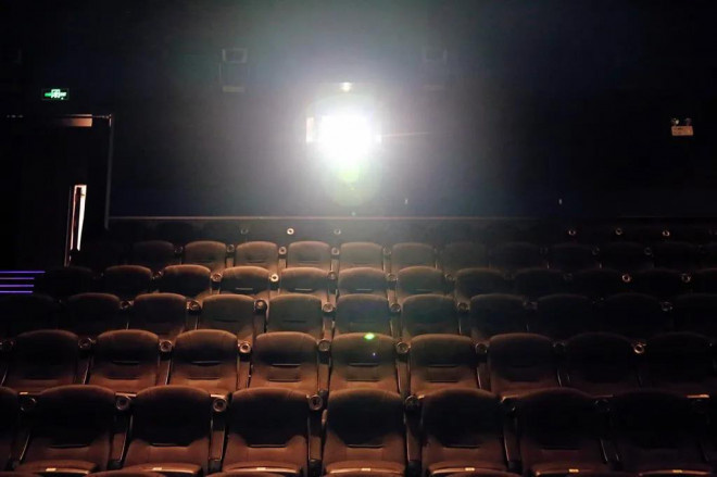 电影院座位价格不一样可以乱坐吗,影院不同位置不同价格可以换吗