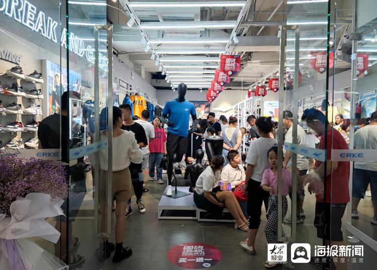 聊城鸿星尔克店人气火爆,聊城鸿星尔克官方旗舰店