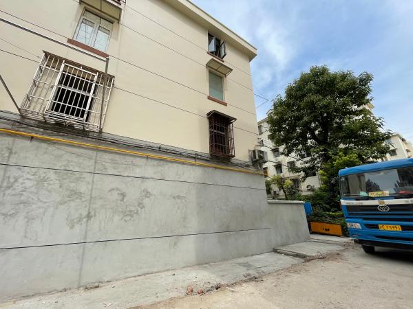 拆掉240米长围墙后,紧邻上海内环的这4个老公房小区,开始“逆袭”