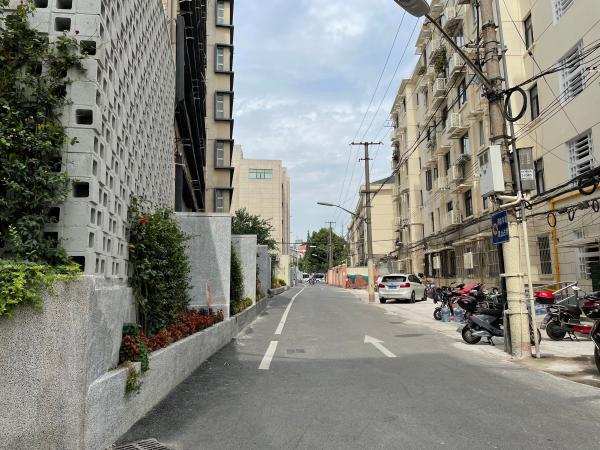 拆掉240米长围墙后,紧邻上海内环的这4个老公房小区,开始“逆袭”