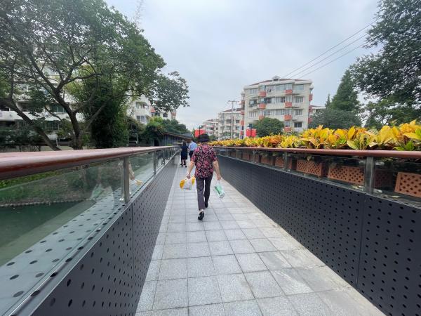 拆掉240米长围墙后,紧邻上海内环的这4个老公房小区,开始“逆袭”