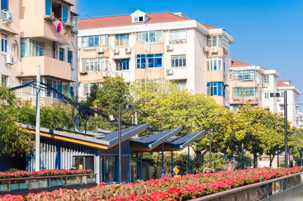 拆掉240米长围墙后,紧邻上海内环的这4个老公房小区,开始“逆袭”