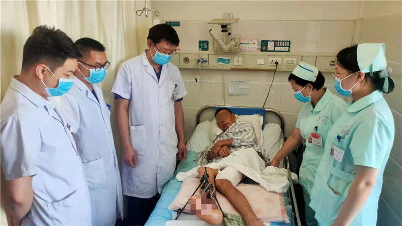 大爷截肢手术,大爷截肢保命视频