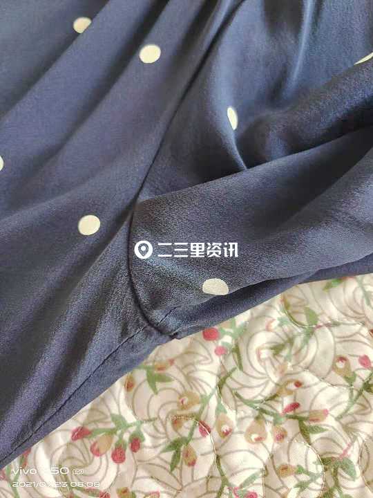 在长春赛特奥莱花1400元买的真丝裙子穿一次腋窝处就掉色?商家:给你染染