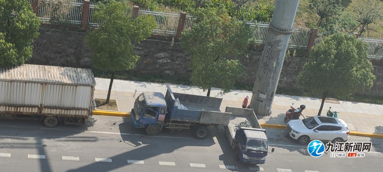 视频|九江一路段现“神秘”篷布车,水泥“敞”着卖