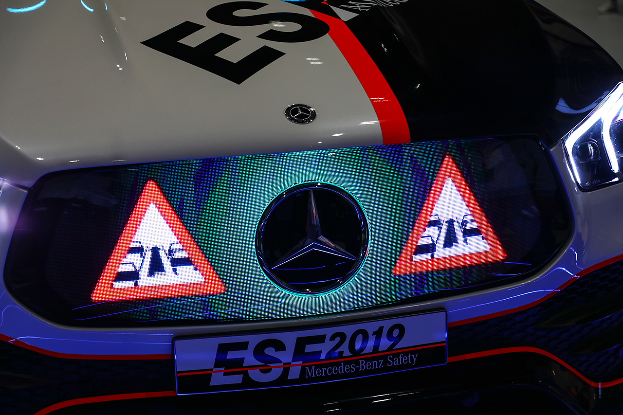 电动汽车重新设计前脸格栅,经典汽车前进气格栅设计