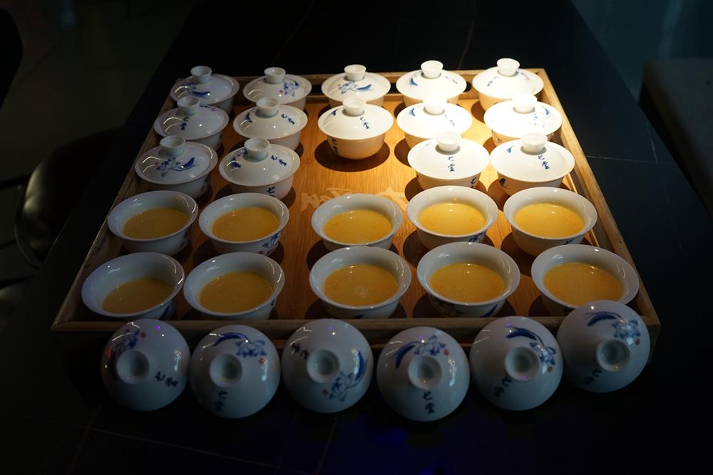 火锅、糖油果子、甜皮鸭、辣椒面......这些在成都酒吧喝的酒，yyds