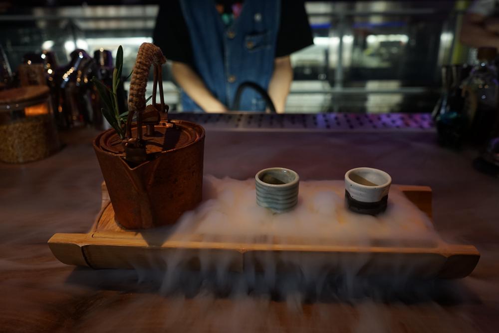 火锅、糖油果子、甜皮鸭、辣椒面......这些在成都酒吧喝的酒，yyds