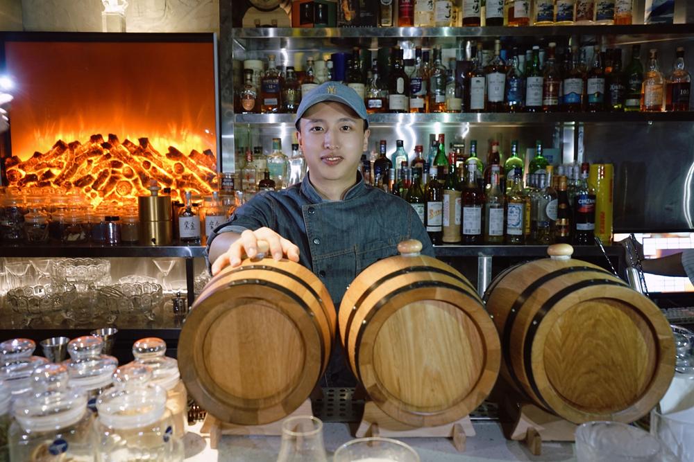 火锅、糖油果子、甜皮鸭、辣椒面......这些在成都酒吧喝的酒，yyds