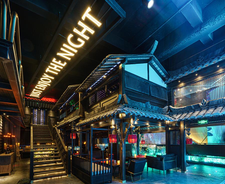 火锅、糖油果子、甜皮鸭、辣椒面......这些在成都酒吧喝的酒，yyds