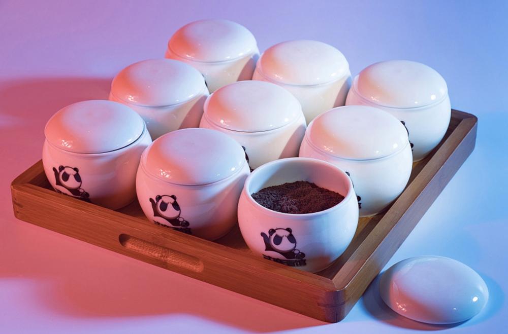 火锅、糖油果子、甜皮鸭、辣椒面......这些在成都酒吧喝的酒，yyds