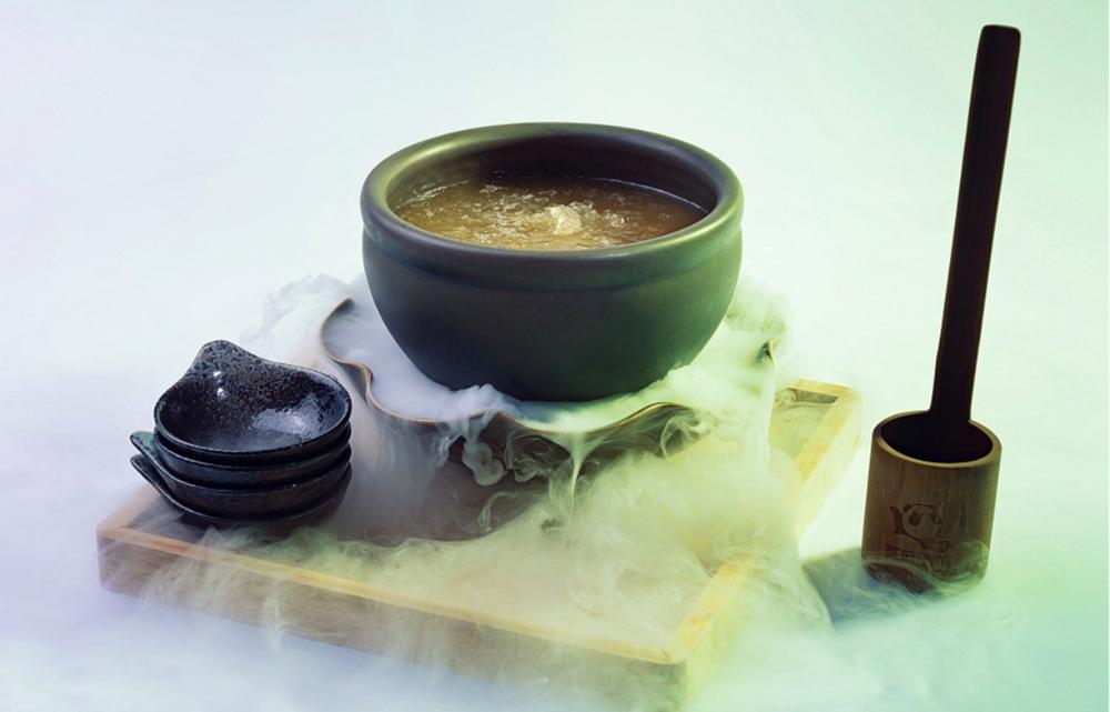 火锅、糖油果子、甜皮鸭、辣椒面......这些在成都酒吧喝的酒，yyds