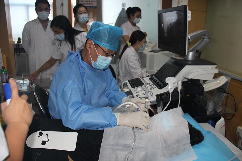 超声诊疗一体化甲状腺结节患者福音*安泰**市中医医院成功实施甲状腺肿瘤射频消融术