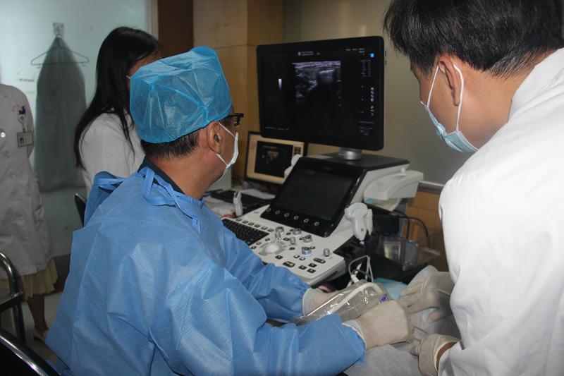 超声诊疗一体化甲状腺结节患者福音*安泰**市中医医院成功实施甲状腺肿瘤射频消融术