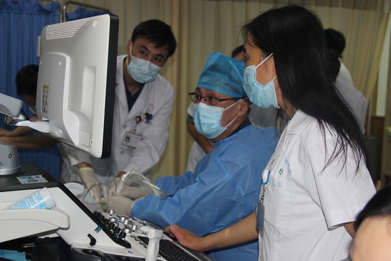 超声诊疗一体化甲状腺结节患者福音*安泰**市中医医院成功实施甲状腺肿瘤射频消融术