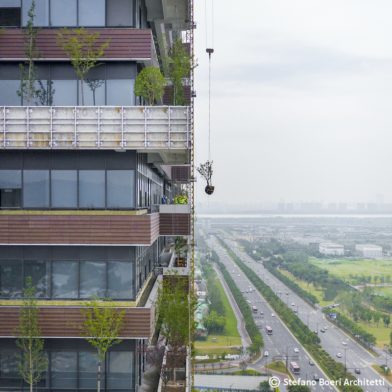 城市里的“垂直森林”，能解决绿地和公园不足的问题吗