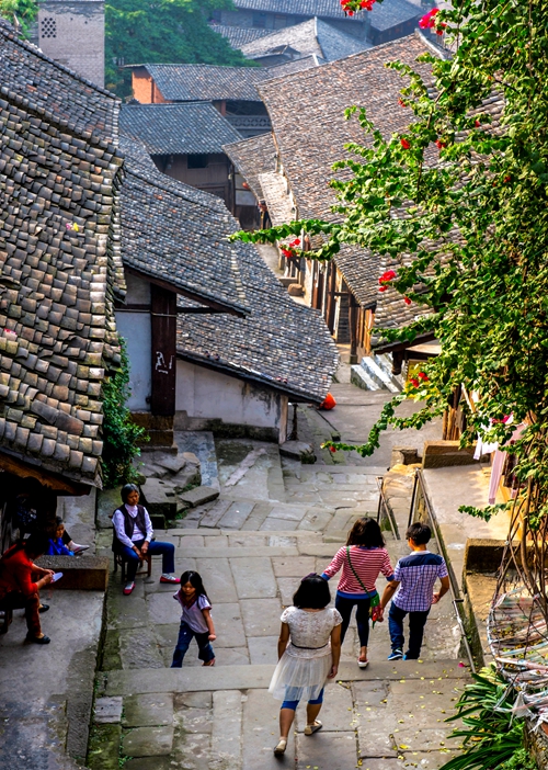 俯瞰万里长江第一桥及美丽的夜景,实拍万里长江第一城