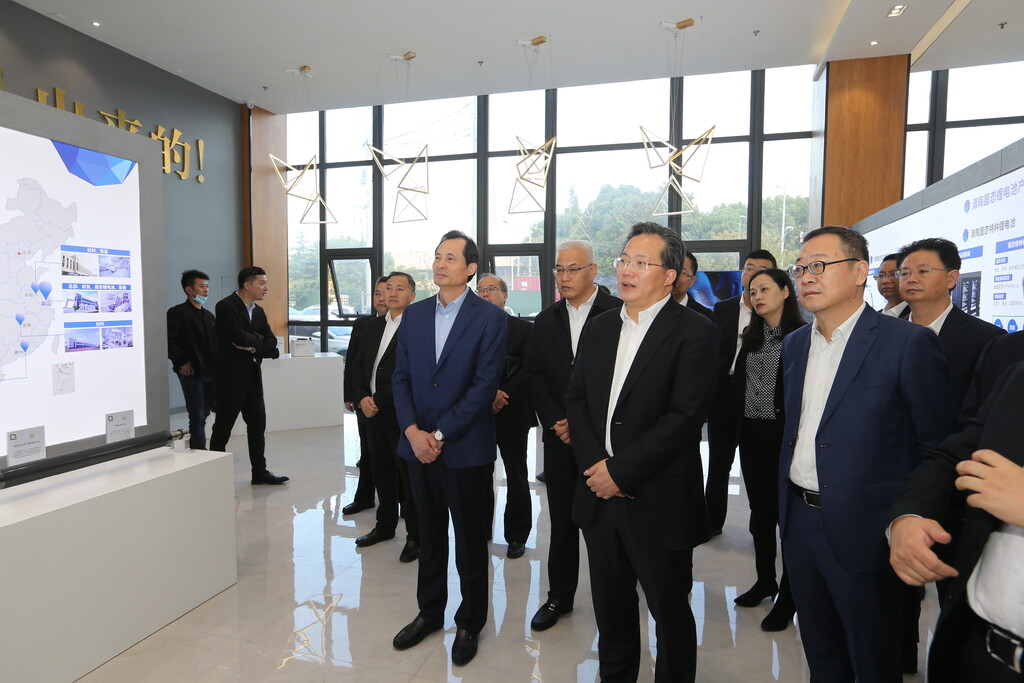 登高望远天地阔砥砺奋进写新篇,登高望远天地阔