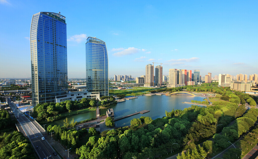 登高望远天地阔砥砺奋进写新篇,登高望远天地阔