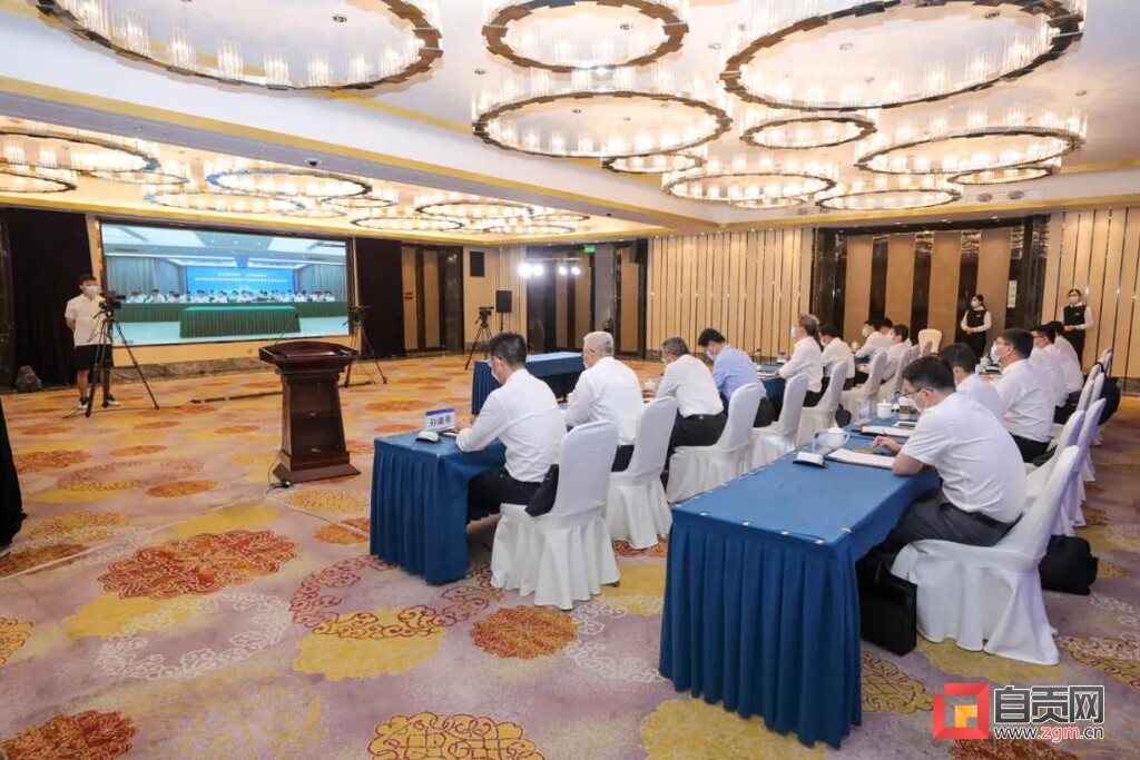 登高望远天地阔砥砺奋进写新篇,登高望远天地阔