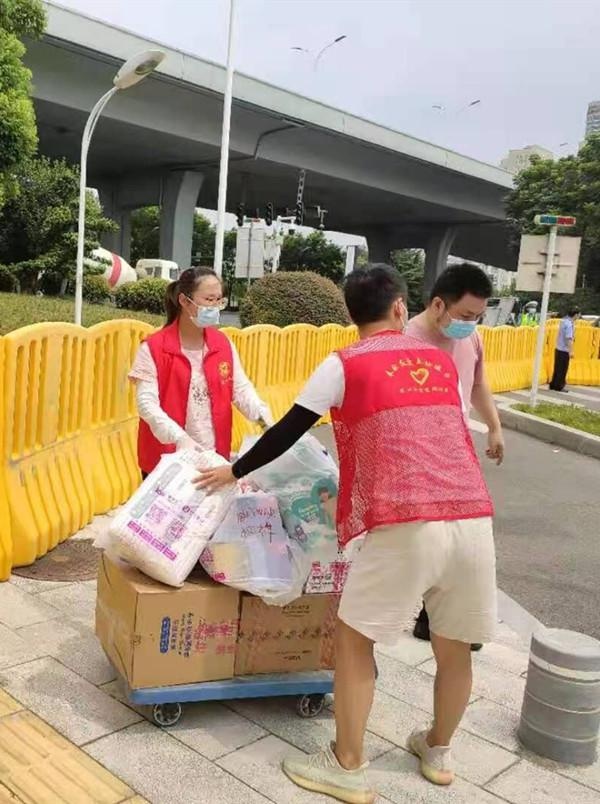 毛毛奶粉哪里找,宝妈们拍照寻同款,下沉*党**员精准代购