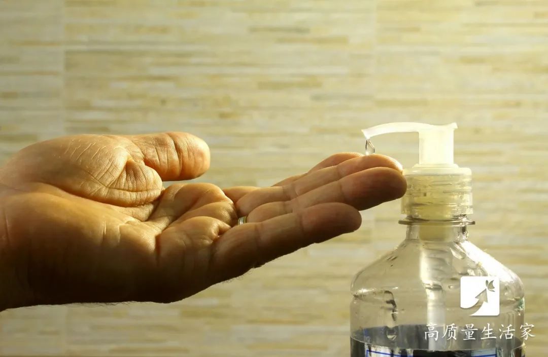 洗衣时可加点84消毒液吗,洗衣液加84可以漂白吗