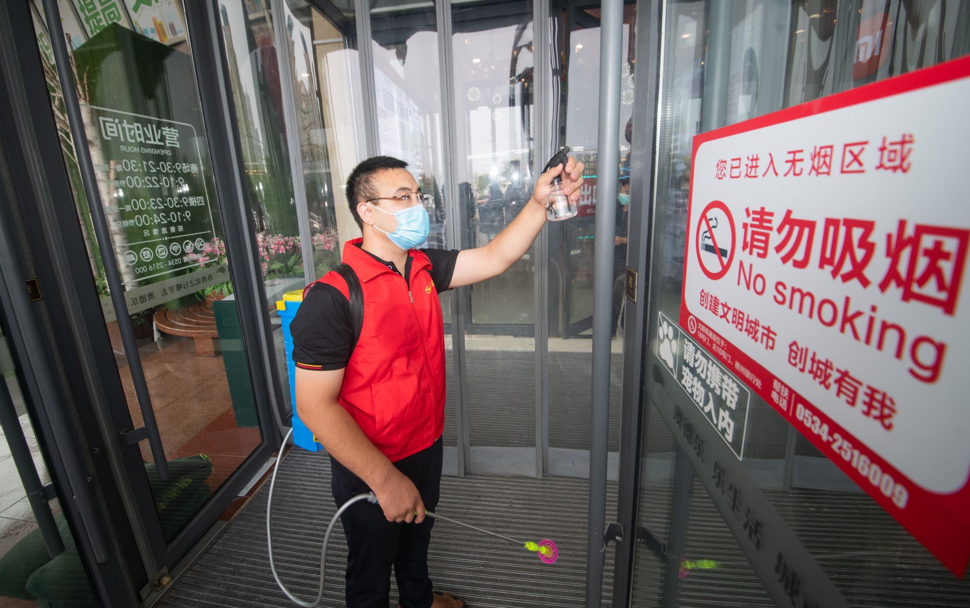 德报记者现场体验澳德乐时代广场消毒员的日常日行3万余步耗近200升消毒水