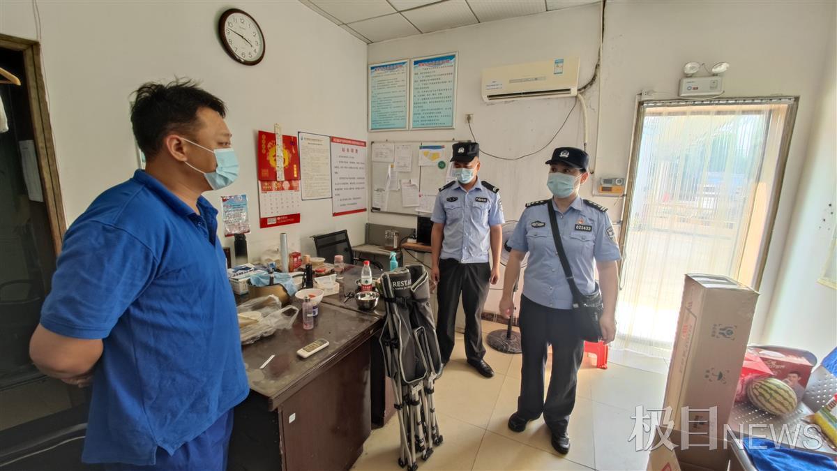 忙跑腿、当代购、做保供……沌口严管区的“杨姐”有点儿忙