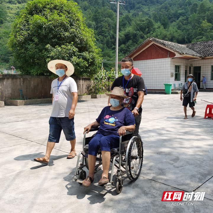 桑植县马合口白族乡双泉村众志成城“抗疫”必胜