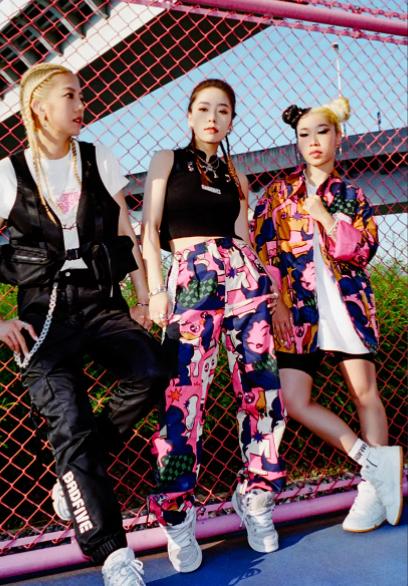 购时髦:技术不够装备来凑那些好看又实用的运动服饰|封面天天见·逛姐出街