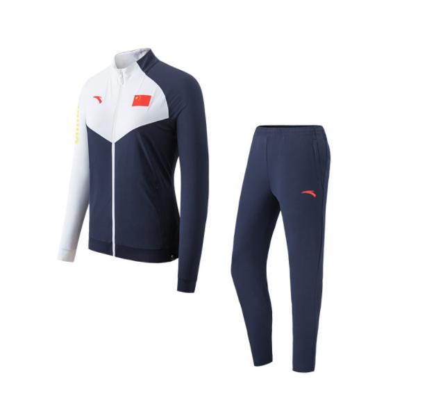 购时髦:技术不够装备来凑那些好看又实用的运动服饰|封面天天见·逛姐出街