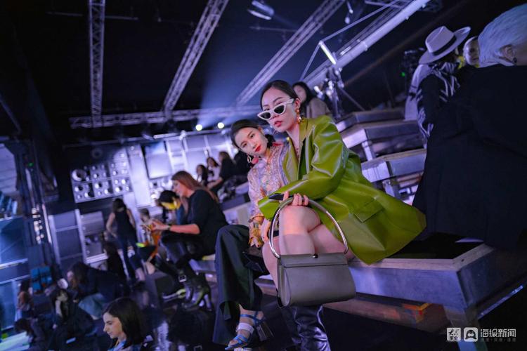 这就是山东丨90后“时尚买手”化身志愿服务队长在青岛生活的天津姑娘真的太飒了