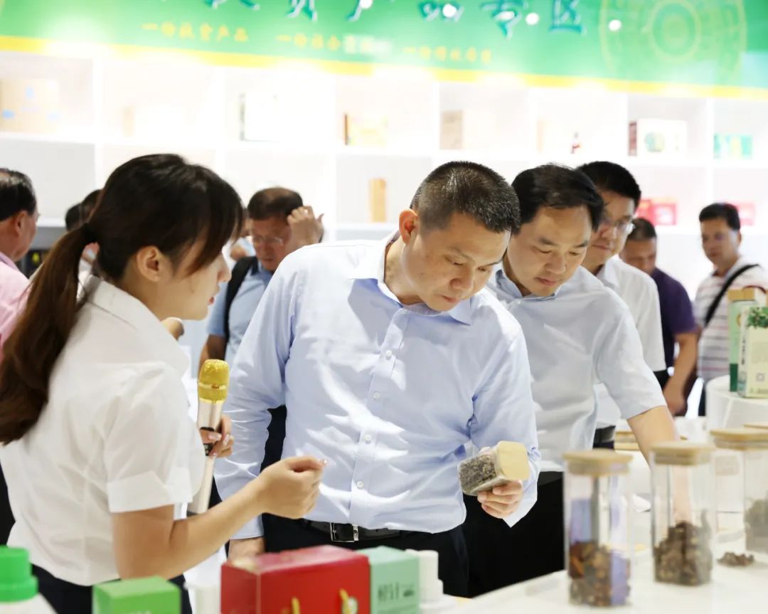 龙华区龙桥镇扶贫项目,龙华资助紫金学校