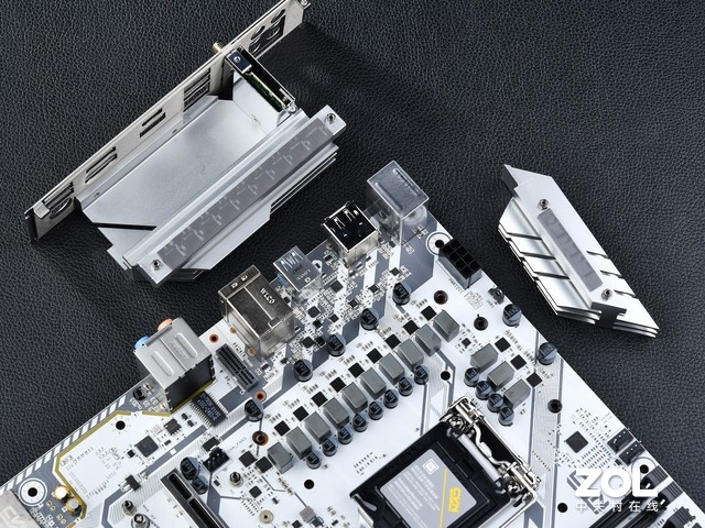 七彩虹cvnb760m主板亮红灯,七彩虹b660cvn主板评测