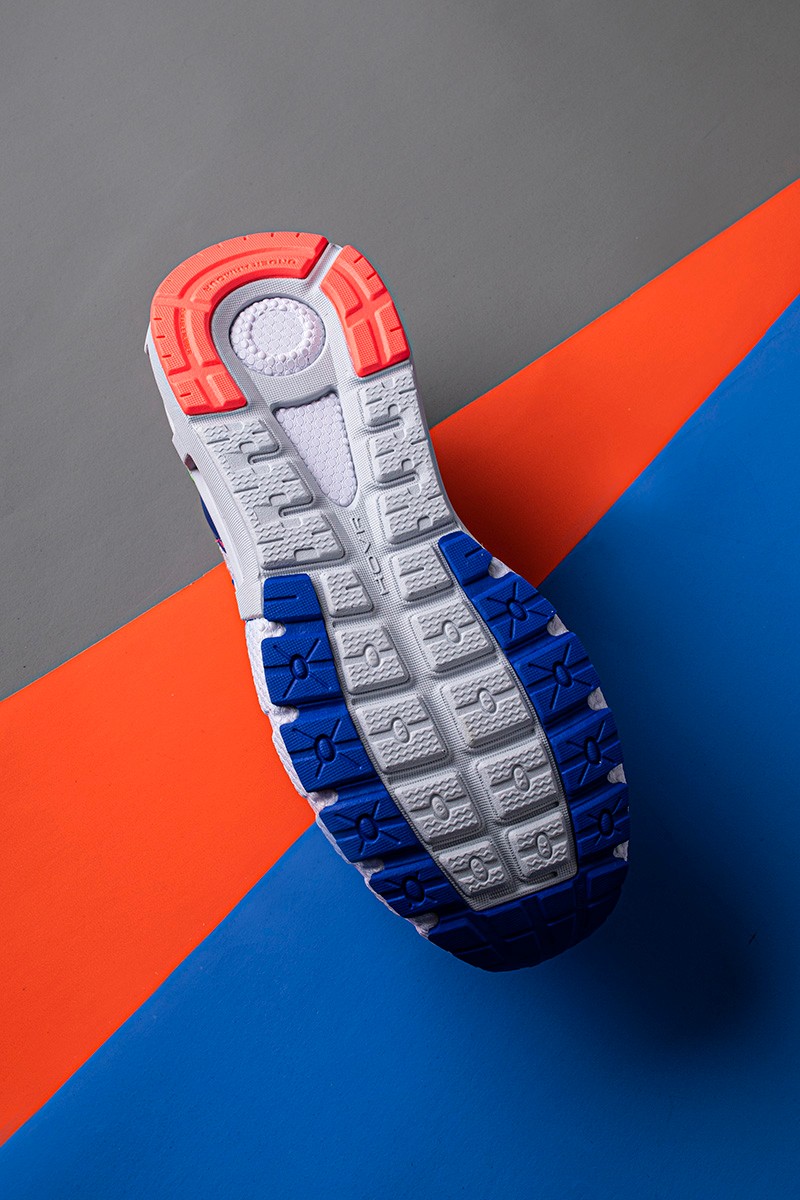 UA「仿生黑科技」曝光!这才叫「定制级」脚感