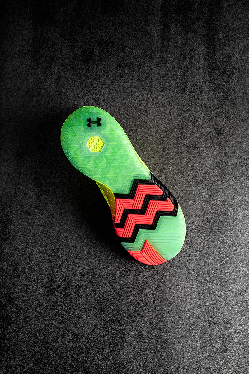 UA「仿生黑科技」曝光!这才叫「定制级」脚感