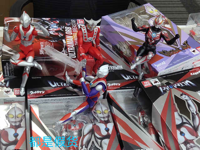 男子买到假奥特曼手办,冒牌奥特曼玩具被上海警方查获