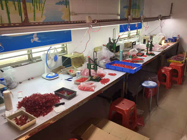 男子买到假奥特曼手办,冒牌奥特曼玩具被上海警方查获