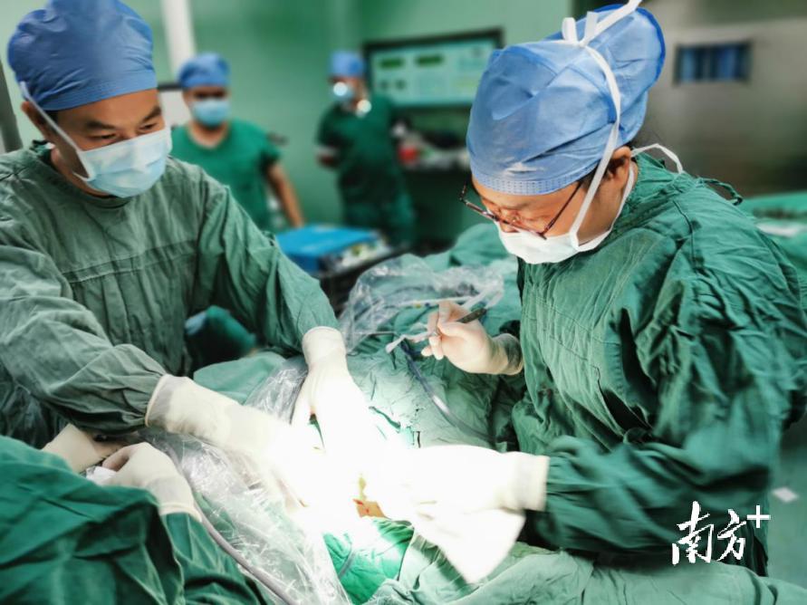 脖子甲状腺肿瘤怎么样做微创手术,无痕甲状腺手术