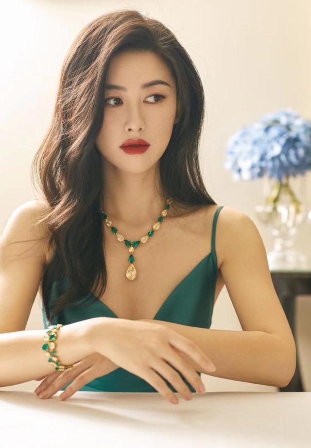 中国第一漂亮美人朱珠,朱珠晒女儿出生照