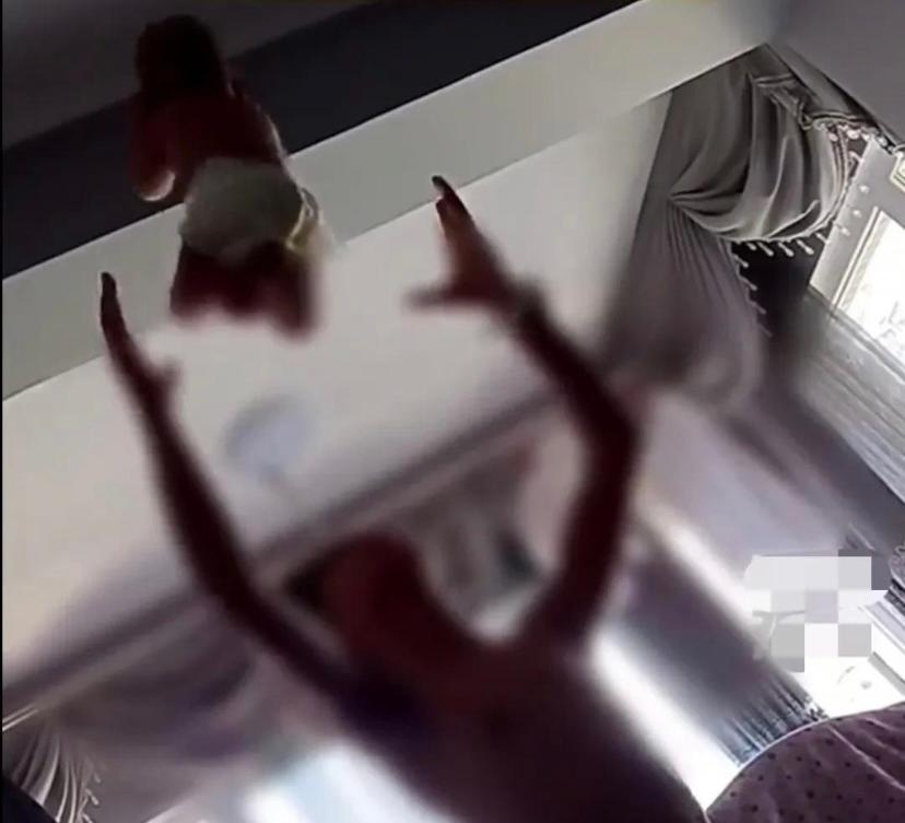 警方通报男子挤压“高抛”婴儿：缺乏育儿经验，未发现虐待情况