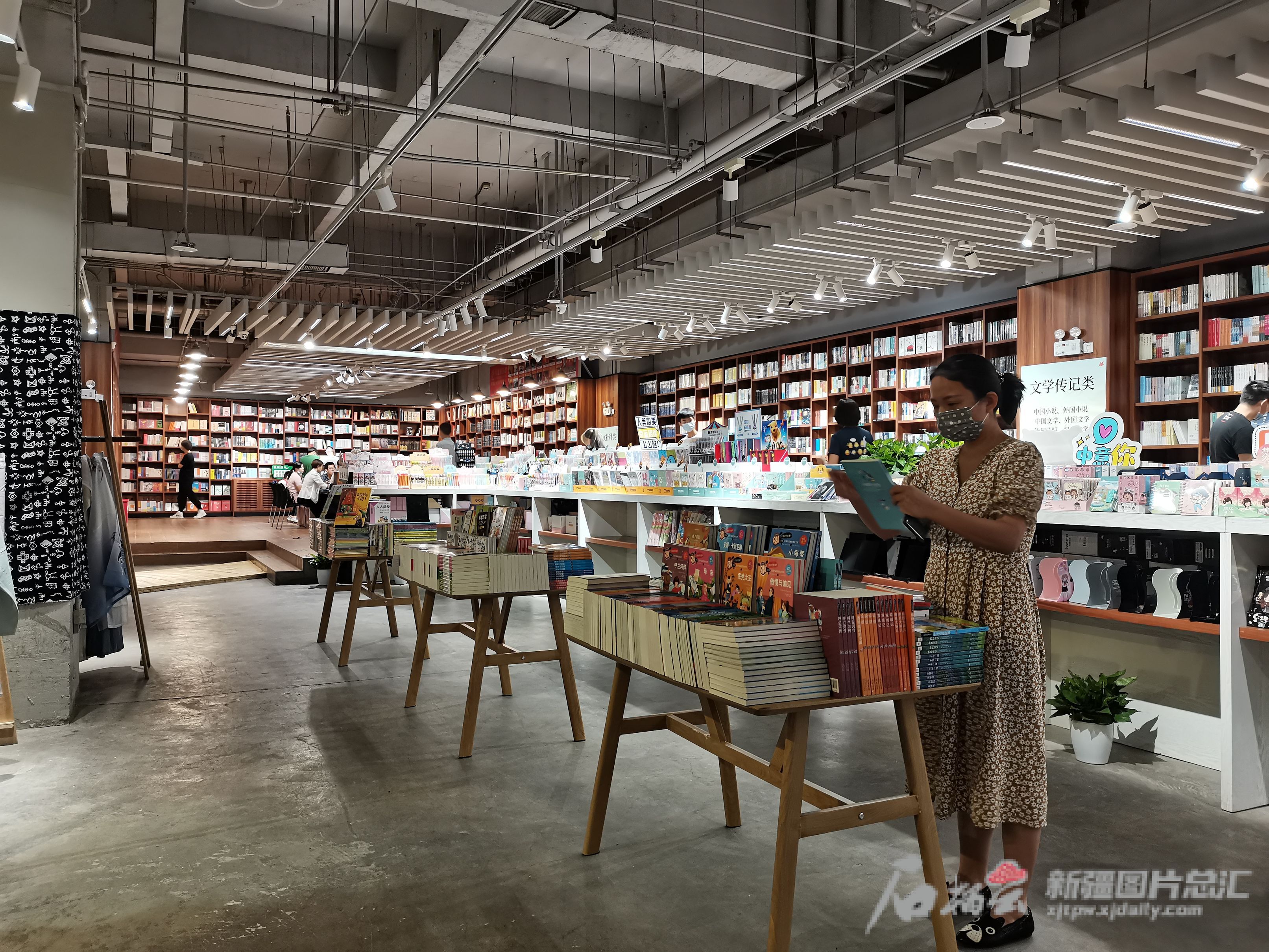 涓夊弸鍥涗功,涔岄瞾鏈ㄩ綈涓夊弸鍥涗功涔﹀簵