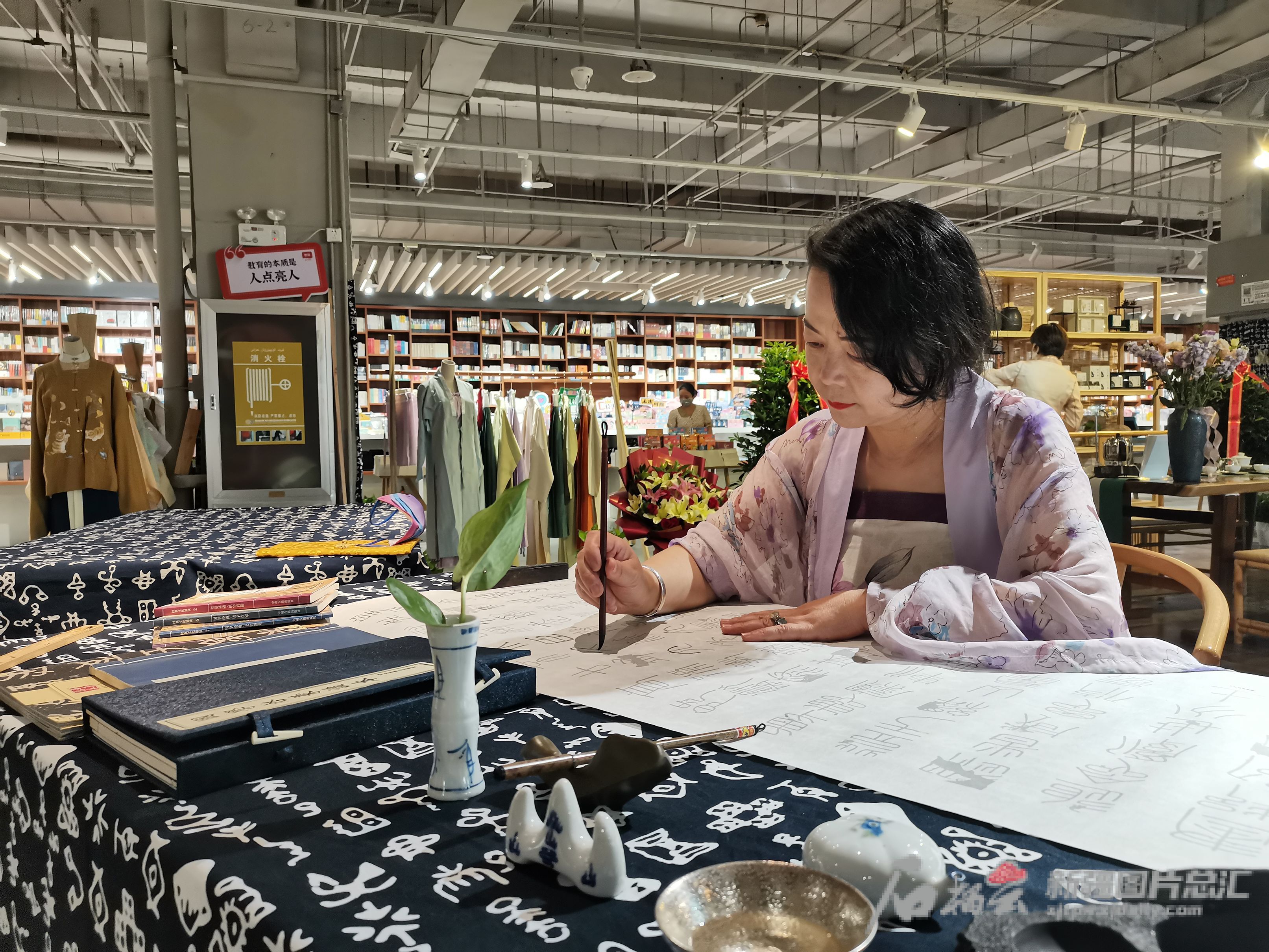 涓夊弸鍥涗功,涔岄瞾鏈ㄩ綈涓夊弸鍥涗功涔﹀簵