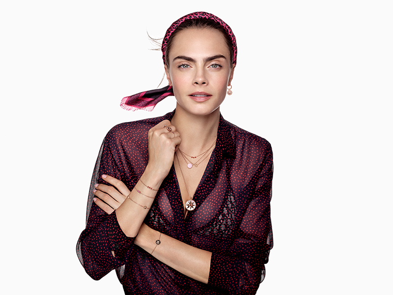 今日消费资讯：AAPE和NewBalance带来联名系列、极氪在杭州开出全国首家“极氪中心”