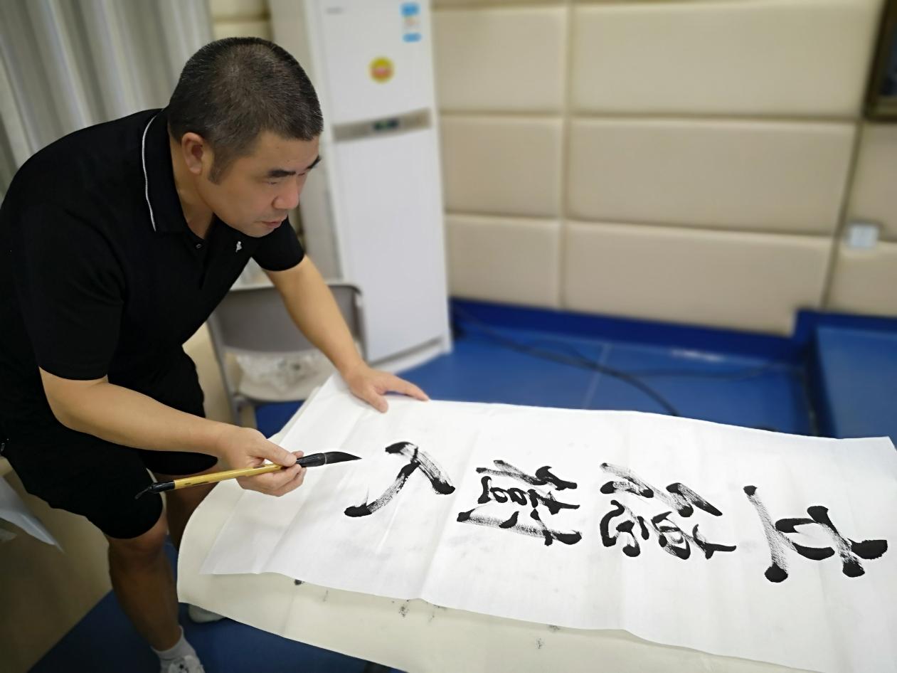 书法进校园翰墨飘香,书法讲座进校园翰墨飘香展风采